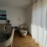 Local Pando בית הארחה *