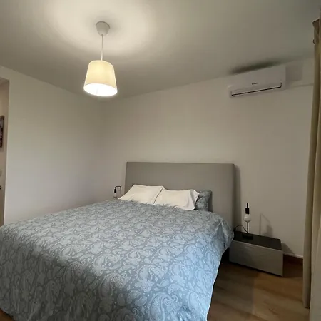 Local Pando בית הארחה *